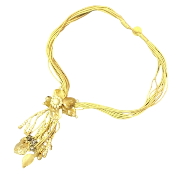 Beautiful Shell Necklace - Picture 1 of 7